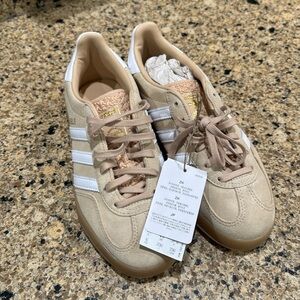 Gazelle Indoor Size 6